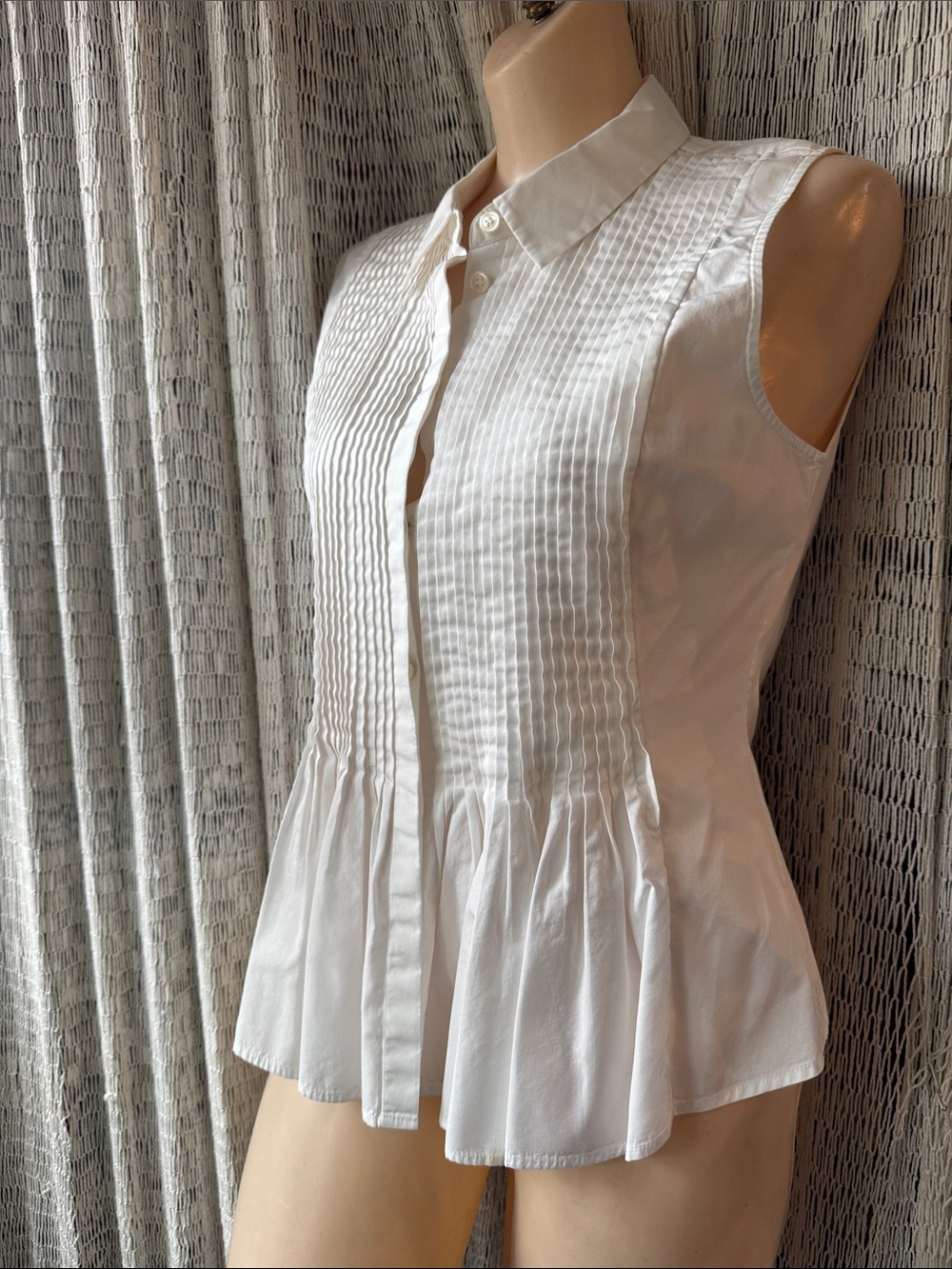 Theory White Sleeveless Pintuck Peplum Blouse